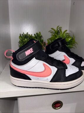Girls Nikes